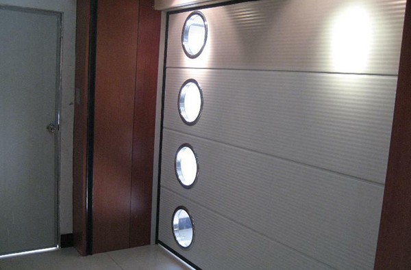 豪華車庫(kù)門